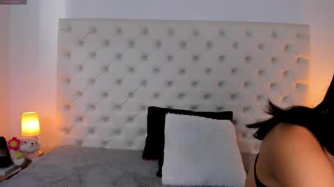 Snapshot of esmeralda_06 chatting on February 8, 3:21 pm esmeralda online show from February 8, 3:21 pm