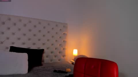 Snapshot of esmeralda_06 chatting on February 8, 6:22 pm esmeralda online show from February 8, 6:22 pm
