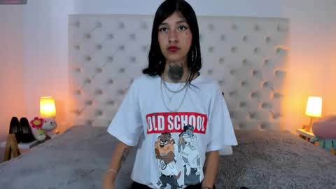 Snapshot of esmeralda_06 chatting on February 9, 3:01 pm esmeralda online show from February 9, 3:01 pm