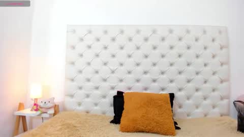 esmeralda  online show from December 3, 6:39 pm