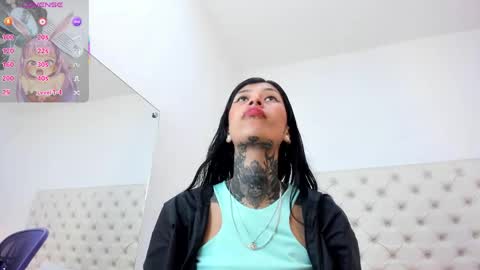 Snapshot of esmeralda_06 chatting on June 8, 3:23 pm esmeralda online show from June 8, 3:23 pm