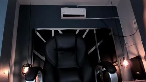 Snapshot of esmeralda__18 chatting on March 4, 7:53 pm Esmeralda online show from March 4, 7:53 pm