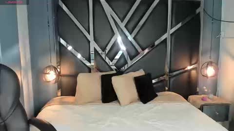 Snapshot of esmeralda__18 chatting on March 12, 7:53 pm Esmeralda online show from March 12, 7:53 pm