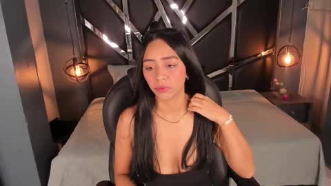Snapshot of esmeralda__18 chatting on March 16, 7:29 pm Esmeralda online show from March 16, 7:29 pm