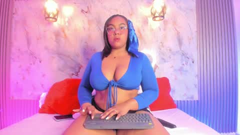 esmeralda online show from January 14, 9:02 am