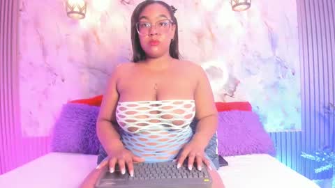 esmeralda online show from March 10, 9:32 am