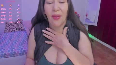 esme online show from October 6, 11:29 am