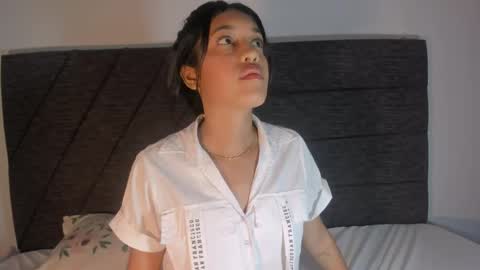 Snapshot of esmeralda_noir chatting on June 3, 2:33 pm esme online show from June 3, 2:33 pm