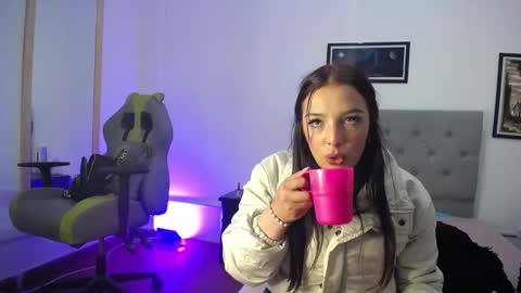 Perla online show from November 1, 11:40 pm