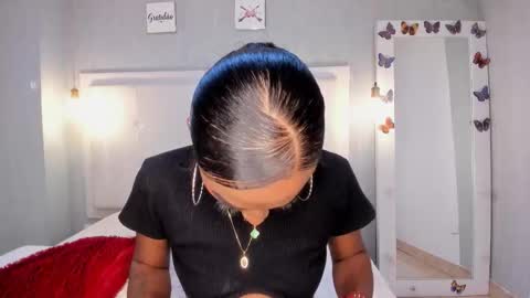 esmeraldanyx online show from December 2, 9:32 pm