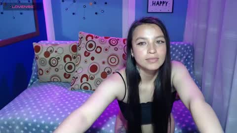 Snapshot of esmerraldaa_mia chatting on February 8, 10:29 pm Esmeralda online show from February 8, 10:29 pm