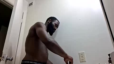 esmoovethegod online show from September 20, 6:42 pm