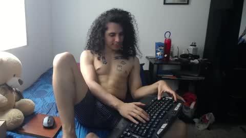 Esnider online show from April 30, 6:58 pm