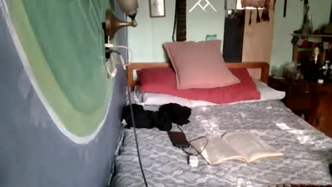 Snapshot of especuloshumeantes chatting on December 20, 9:33 pm Gea y Uranus online show from December 20, 9:33 pm