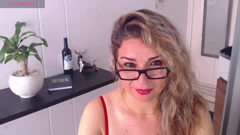 Juliana online show from December 22, 1:44 pm