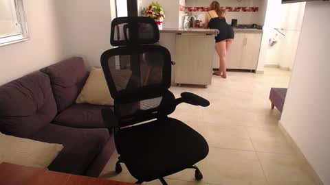 Juliana online show from March 8, 2:21 pm