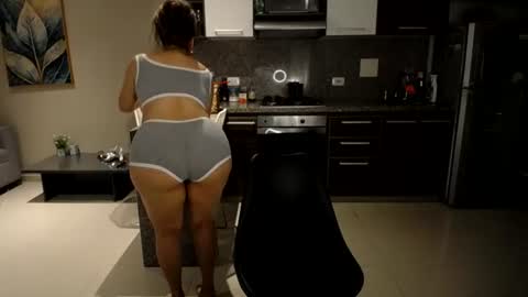 Snapshot of esperanza86_ chatting on July 20, 10:39 am Juliana online show from July 20, 10:39 am