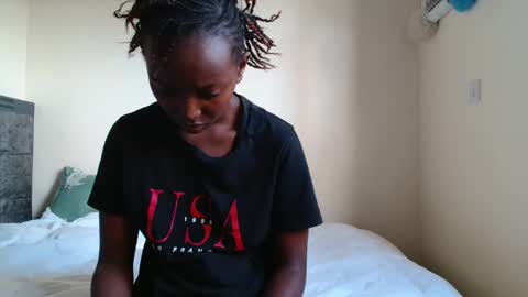 Snapshot of essypetite chatting on December 15, 12:53 pm essypetite online show from December 15, 12:53 pm