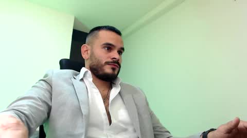 Esteban Fernandez online show from November 20, 8:30 pm