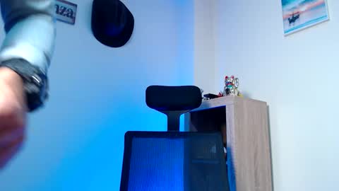 Snapshot of esteban_fer chatting on February 12, 3:34 am Esteban Fernandez online show from February 12, 3:34 am