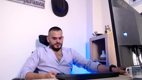 Snapshot of esteban_fer chatting on February 15, 7:51 am Esteban Fernandez online show from February 15, 7:51 am