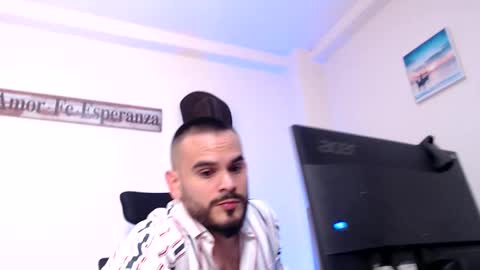 Snapshot of esteban_fer chatting on February 16, 1:57 am Esteban Fernandez online show from February 16, 1:57 am