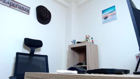 Snapshot of esteban_fer chatting on February 17, 8:33 am Esteban Fernandez online show from February 17, 8:33 am