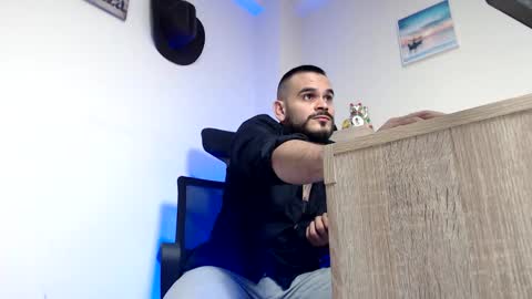 Snapshot of esteban_fer chatting on February 20, 4:09 am Esteban Fernandez online show from February 20, 4:09 am
