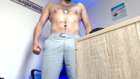 Snapshot of esteban_fer chatting on February 20, 6:26 am Esteban Fernandez online show from February 20, 6:26 am