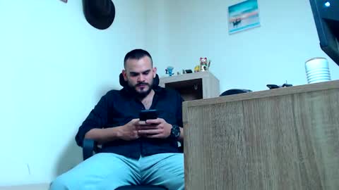 Snapshot of esteban_fer chatting on February 22, 3:29 am Esteban Fernandez online show from February 22, 3:29 am