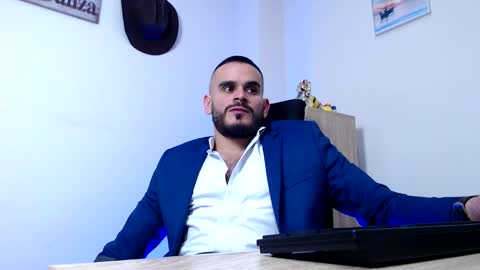 Snapshot of esteban_fer chatting on February 24, 4:54 am Esteban Fernandez online show from February 24, 4:54 am