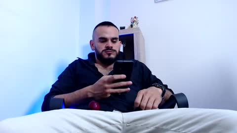 Snapshot of esteban_fer chatting on February 25, 3:05 am Esteban Fernandez online show from February 25, 3:05 am