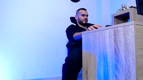 Snapshot of esteban_fer chatting on February 27, 4:12 am Esteban Fernandez online show from February 27, 4:12 am
