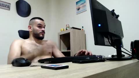 Snapshot of esteban_fer chatting on February 28, 2:45 am Esteban Fernandez online show from February 28, 2:45 am