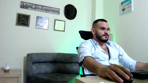 Snapshot of esteban_fer chatting on March 16, 7:45 am Esteban Fernandez online show from March 16, 7:45 am