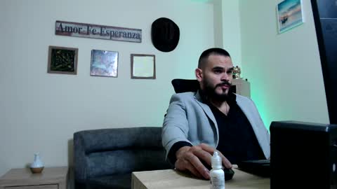 Snapshot of esteban_fer chatting on March 17, 3:44 am Esteban Fernandez online show from March 17, 3:44 am