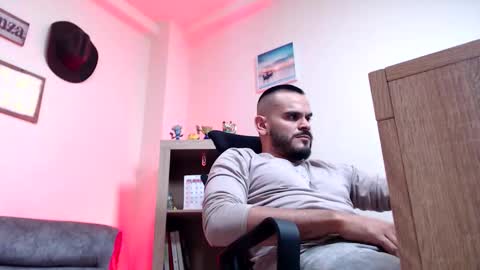 Snapshot of esteban_fer chatting on March 19, 3:43 am Esteban Fernandez online show from March 19, 3:43 am