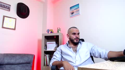 Snapshot of esteban_fer chatting on March 24, 3:00 am Esteban Fernandez online show from March 24, 3:00 am