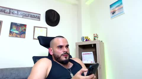 Snapshot of esteban_fer chatting on March 30, 2:23 am Esteban Fernandez online show from March 30, 2:23 am