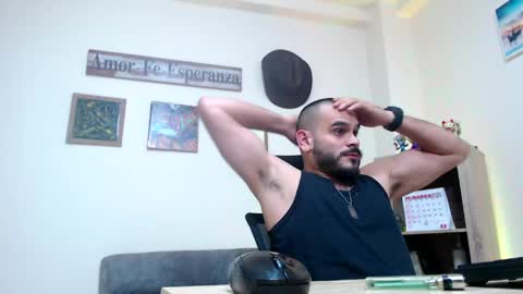 Snapshot of esteban_fer chatting on April 3, 6:55 am Esteban Fernandez online show from April 3, 6:55 am