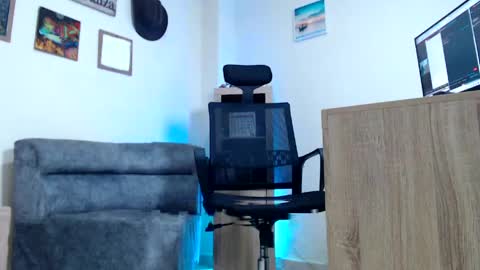 Snapshot of esteban_fer chatting on April 5, 5:04 am Esteban Fernandez online show from April 5, 5:04 am
