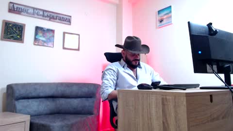 Snapshot of esteban_fer chatting on April 17, 2:42 pm Esteban Fernandez online show from April 17, 2:42 pm