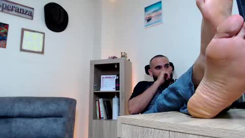 Snapshot of esteban_fer chatting on April 22, 3:53 am Esteban Fernandez online show from April 22, 3:53 am