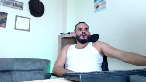 Snapshot of esteban_fer chatting on May 9, 3:12 am Esteban Fernandez online show from May 9, 3:12 am