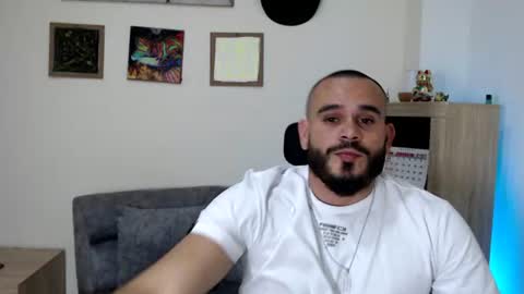 Snapshot of esteban_fer chatting on June 14, 4:03 am Esteban Fernandez online show from June 14, 4:03 am
