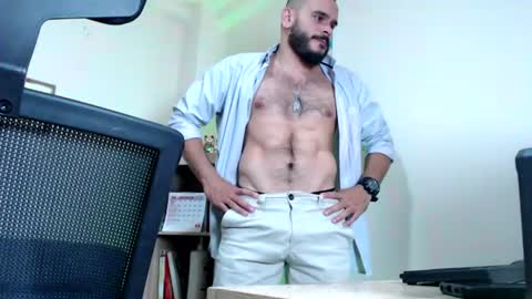 Snapshot of esteban_fer chatting on June 24, 5:17 am Esteban Fernandez online show from June 24, 5:17 am