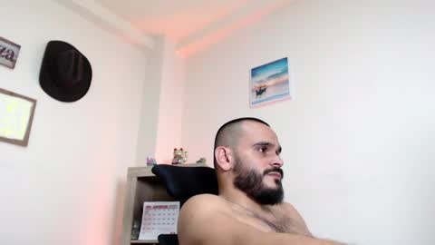 Snapshot of esteban_fer chatting on June 25, 3:39 am Esteban Fernandez online show from June 25, 3:39 am