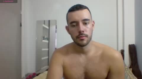 Snapshot of esteban_star chatting on November 10, 10:31 pm Esteban Reyes independent model online show from November 10, 10:31 pm
