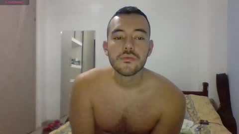 Snapshot of esteban_star chatting on November 11, 11:05 pm Esteban Reyes independent model online show from November 11, 11:05 pm
