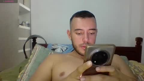 Snapshot of esteban_star chatting on November 15, 10:26 pm Esteban Reyes independent model online show from November 15, 10:26 pm
